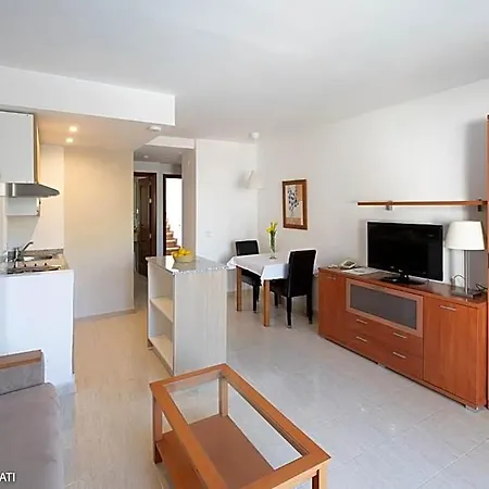 Tilos 4* باغيرا